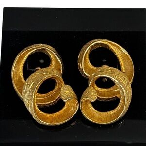 Kramer vintage signed matte gold tone spiral earrings #074